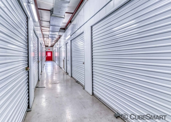 Facility photo: //images.sparefoot.com/medium/113180693aad02d2be6.jpg