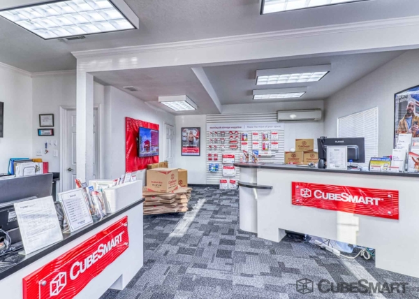 Facility photo: //images.sparefoot.com/medium/113180693aad0491ac4.jpg