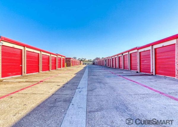 Storage Units at CubeSmart Self Storage - Lewisville - 501 State Highway 121 Bypass - 501 Highway 121 Bypass