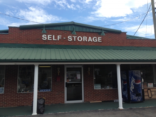 Facility photo: //images.sparefoot.com/medium/150019524dc9ca4a8f9.jpg