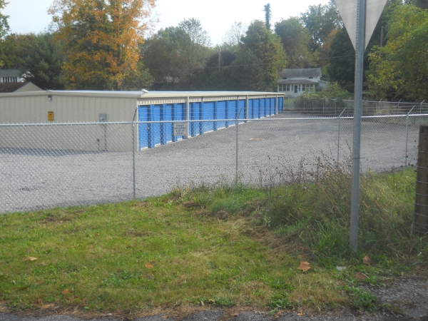 Facility photo: //images.sparefoot.com/medium/150139526058ff1e83f.jpg