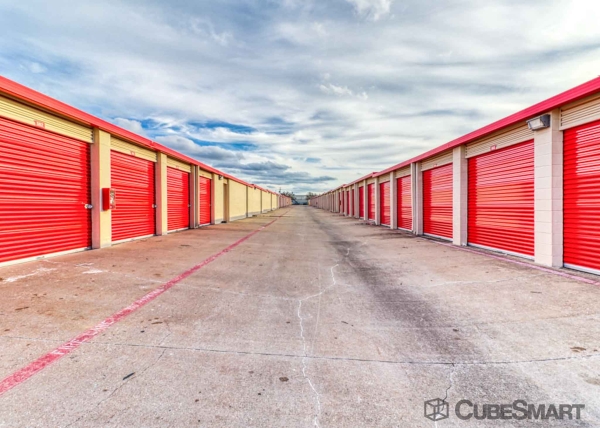Storage Units at CubeSmart Self Storage - Dallas - 17613 Coit Rd - 17613 Coit Rd