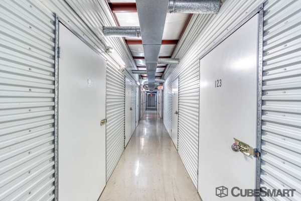 Facility photo: //images.sparefoot.com/medium/152749689494f858514.jpg