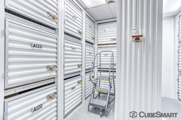 Facility photo: //images.sparefoot.com/medium/152749689494f995045.jpg