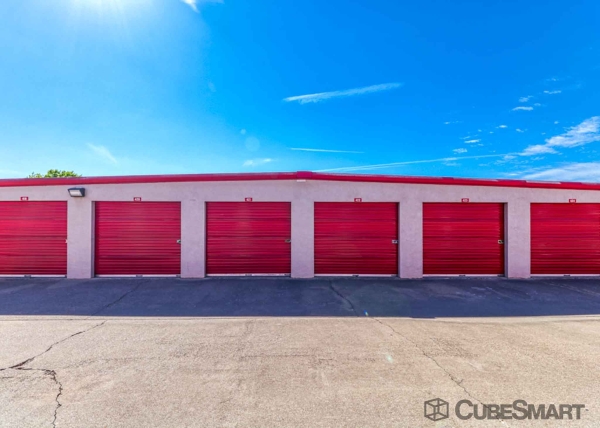 Facility photo: //images.sparefoot.com/medium/152750686f8b6d55783.jpg
