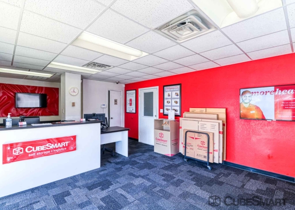 Facility photo: //images.sparefoot.com/medium/1527506903359c93396.jpg