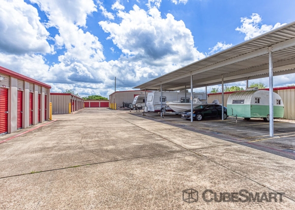 Storage Units at CubeSmart Self Storage - Pearland - 8206 Broadway Street - 8206 Broadway St