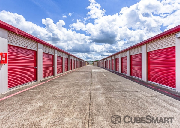 Storage Units at CubeSmart Self Storage - Pearland - 8206 Broadway Street - 8206 Broadway St