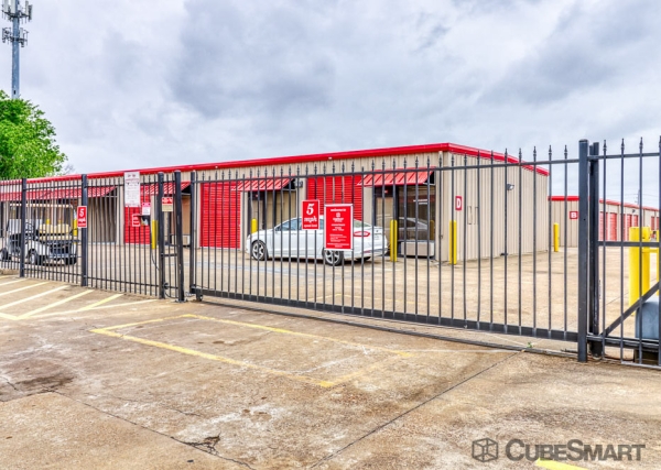 Storage Units at CubeSmart Self Storage - Katy - 1000 West Grand Parkway South - 1000 West Grand Parkway South