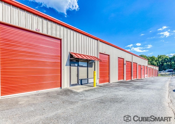 Facility photo: //images.sparefoot.com/medium/152758689064848a9c3.jpg