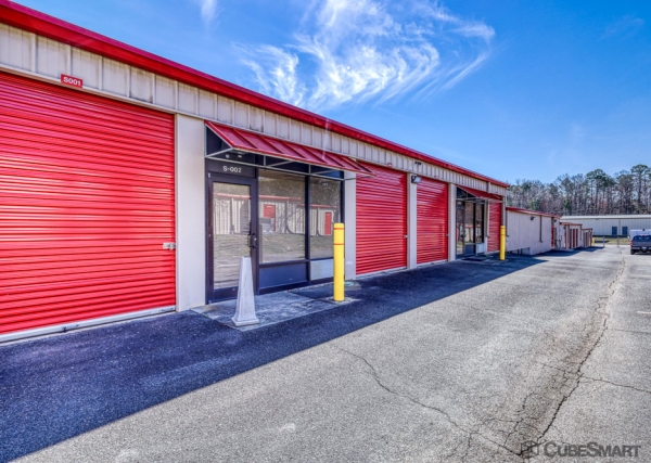 Facility photo: //images.sparefoot.com/medium/15275869e09a8a678ad.jpg