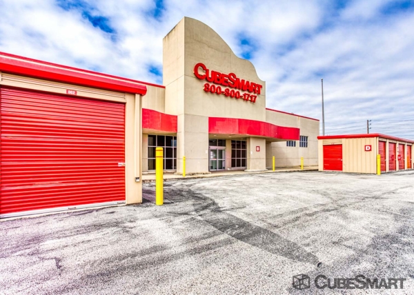 Storage Units at CubeSmart Self Storage - Houston - 11616 Beamer Road - 11616 Beamer Road