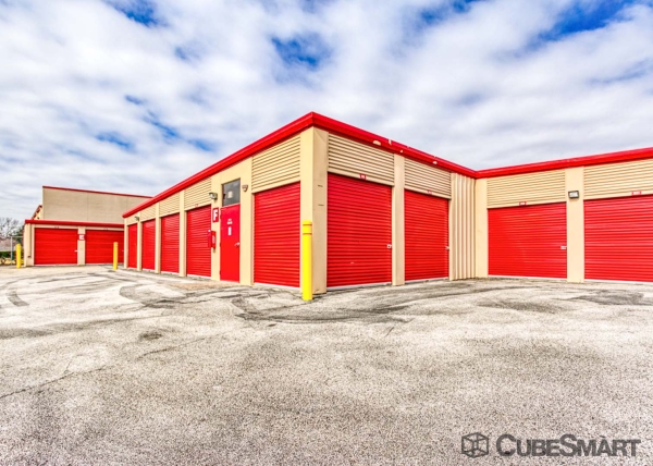 Storage Units at CubeSmart Self Storage - Houston - 11616 Beamer Road - 11616 Beamer Road