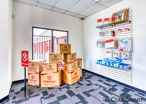 Storage Units at CubeSmart Self Storage - Houston - 11616 Beamer Road - 11616 Beamer Road
