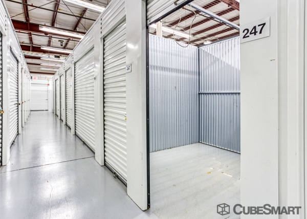 Storage Units at CubeSmart Self Storage - Houston - 11616 Beamer Road - 11616 Beamer Road
