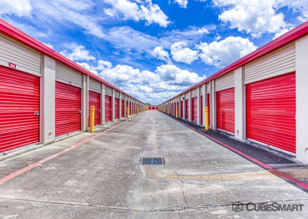 Storage Units at CubeSmart Self Storage - Pearland - 1525 North Main Street - 1525 N Main St