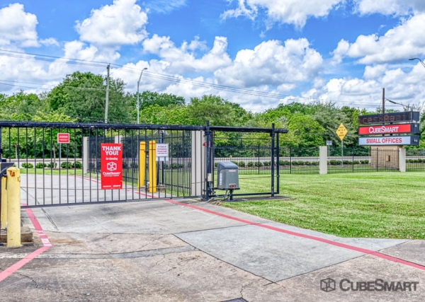Storage Units at CubeSmart Self Storage - Pearland - 1525 North Main Street - 1525 N Main St