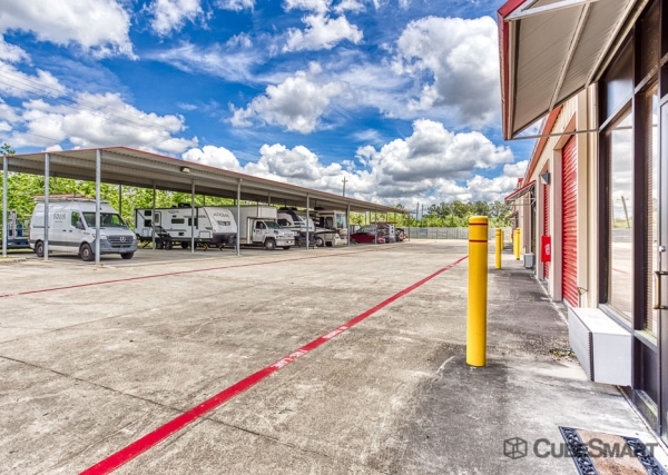 Storage Units at CubeSmart Self Storage - Pearland - 1525 North Main Street - 1525 N Main St