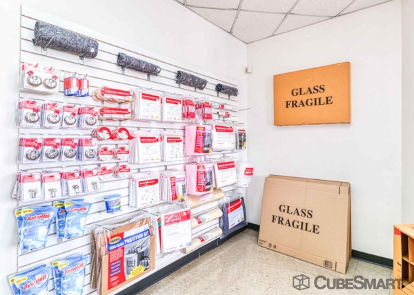 Facility photo: //images.sparefoot.com/medium/1527646979d78104e83.jpg