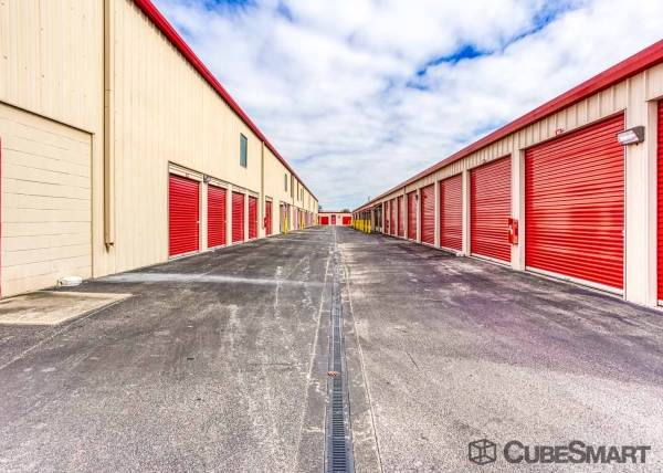Storage Units at CubeSmart Self Storage - Houston - 12955 South Fwy - 12955 South Fwy
