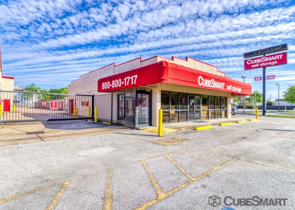 Storage Units at CubeSmart Self Storage - Houston - 7017 Almeda Rd - 7017 Almeda Rd