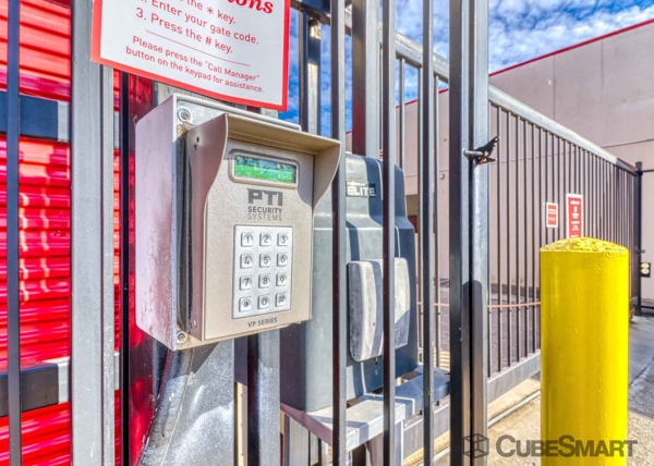 Storage Units at CubeSmart Self Storage - Houston - 7017 Almeda Rd - 7017 Almeda Rd