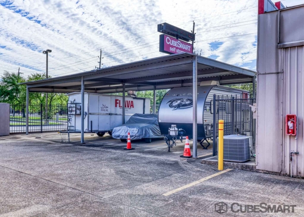 Storage Units at CubeSmart Self Storage - Houston - 7017 Almeda Rd - 7017 Almeda Rd