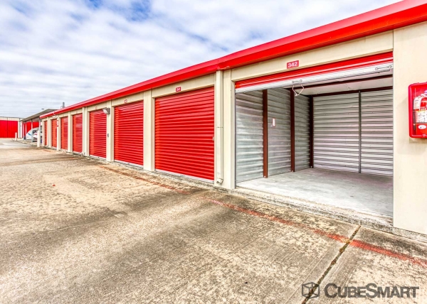 Facility photo: //images.sparefoot.com/medium/15277068cbf25026ff5.jpg