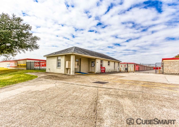 Facility photo: //images.sparefoot.com/medium/15277069dcbcf6442ea.jpg