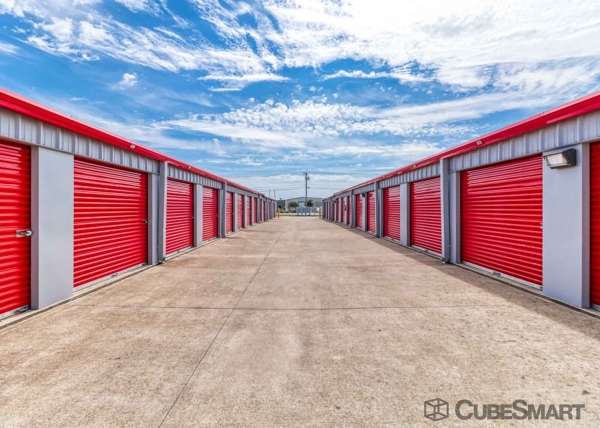 Facility photo: //images.sparefoot.com/medium/15277268835776695a6.jpg