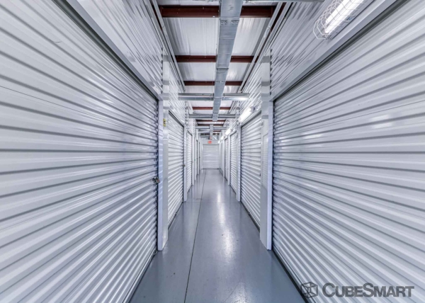Facility photo: //images.sparefoot.com/medium/152772688357780a08b.jpg