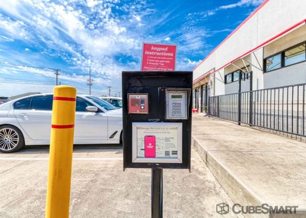 Facility photo: //images.sparefoot.com/medium/152772688357798d431.jpg