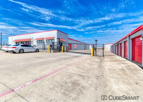 Storage Units at CubeSmart Self Storage - Hutto - 646 West Front Street - 646 West Front Street