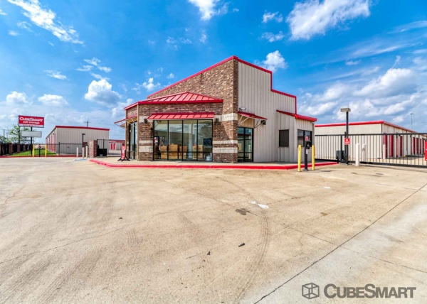 Facility photo: //images.sparefoot.com/medium/152773688c7feda32e3.jpg