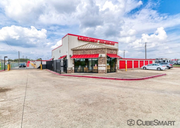 Facility photo: //images.sparefoot.com/medium/152774688c7ffea6d7a.jpg