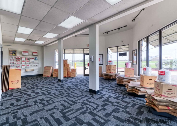 Facility photo: //images.sparefoot.com/medium/152774693d46183344e.jpg