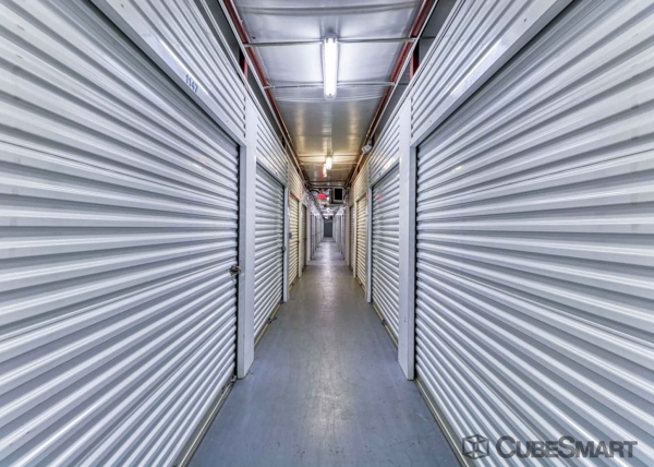 Facility photo: //images.sparefoot.com/medium/15277669fc6353813b6.jpg