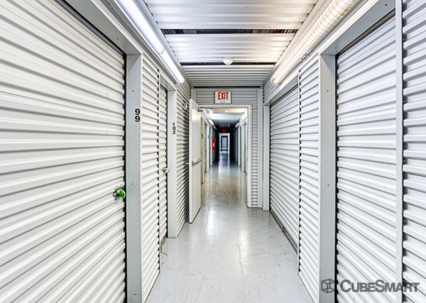 Storage Units at CubeSmart Self Storage - Pearland - 10401 Broadway Street - 10401 Broadway Street