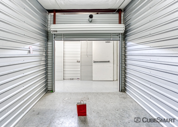 Storage Units at CubeSmart Self Storage - Pearland - 10401 Broadway Street - 10401 Broadway Street