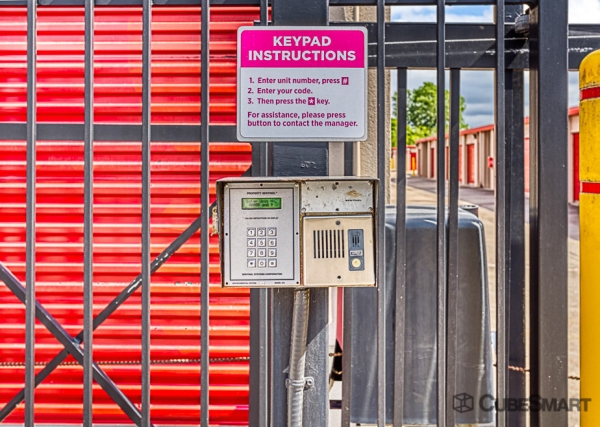 Storage Units at CubeSmart Self Storage - Pearland - 10401 Broadway Street - 10401 Broadway Street