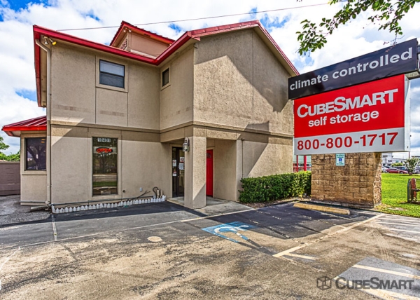 Storage Units at CubeSmart Self Storage - Pearland - 10401 Broadway Street - 10401 Broadway Street