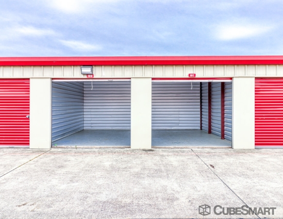 Facility photo: //images.sparefoot.com/medium/152781686f9176d089b.jpg