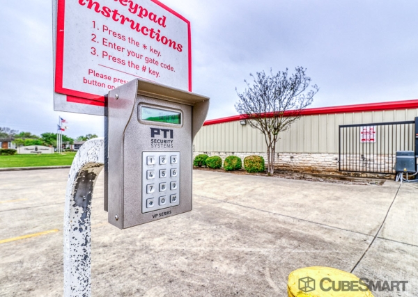 Facility photo: //images.sparefoot.com/medium/152781697201f9bcb82.jpg