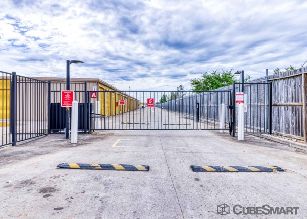 Facility photo: //images.sparefoot.com/medium/152782687f65462cce4.jpg