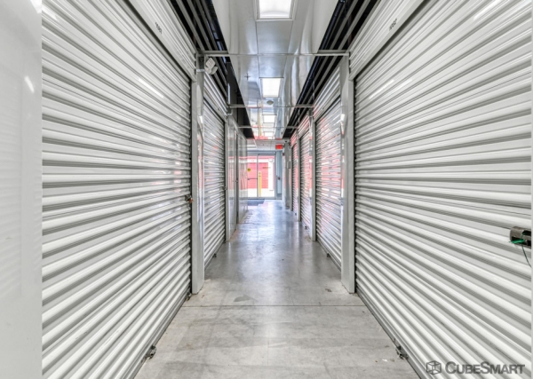 Facility photo: //images.sparefoot.com/medium/153249691eca77860e7.jpg