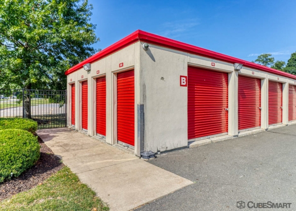 Facility photo: //images.sparefoot.com/medium/153249697db3ba7b667.jpg