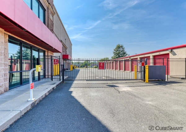 Facility photo: //images.sparefoot.com/medium/15324969f59e2db894d.jpg