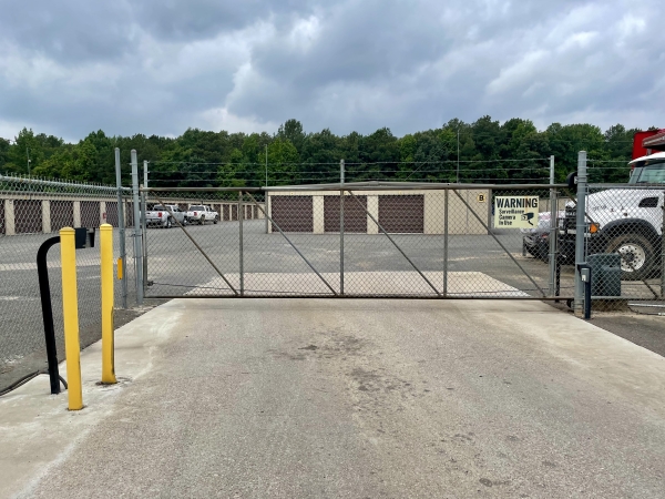 Facility photo: //images.sparefoot.com/medium/15332168c1ca4f9e043.jpg