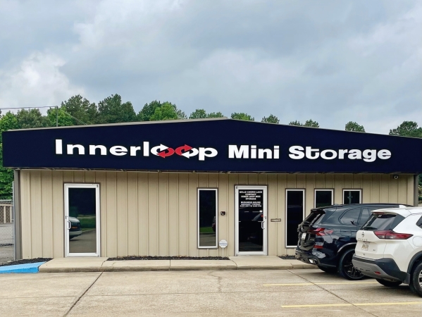 Facility photo: //images.sparefoot.com/medium/15332168c1e2cf105ac.jpg