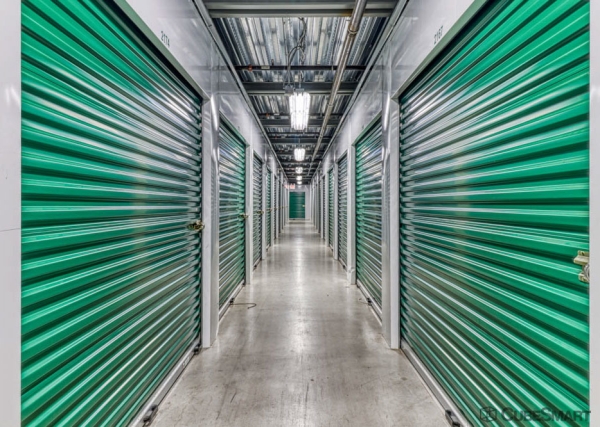 Facility photo: //images.sparefoot.com/medium/15348569f6fe183d5ab.jpg